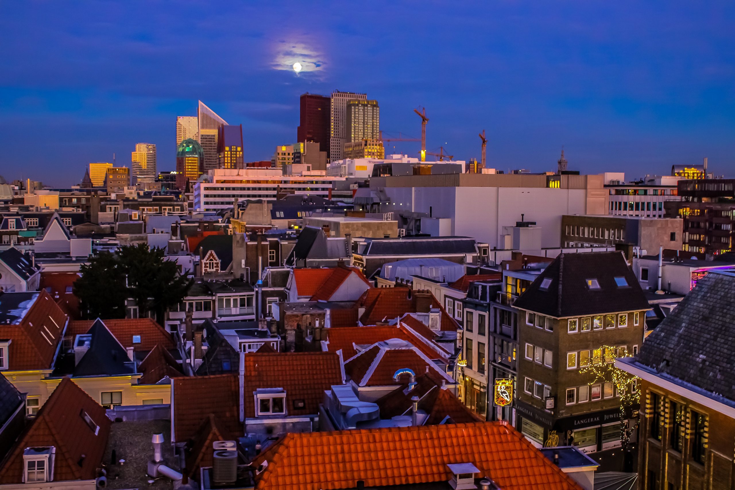 Over de daken in Den Haag